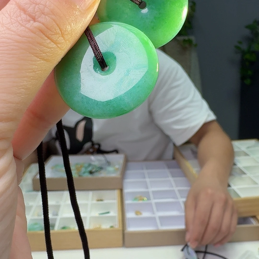 吊坠(赠链)未镶嵌翡翠多样性发货其一