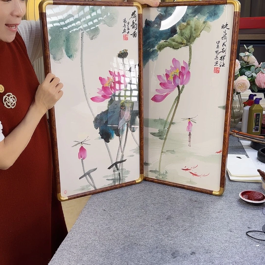 国画伊人阳亮荷花带框