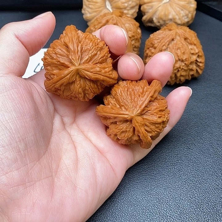 ****奇把件文玩核桃白奔