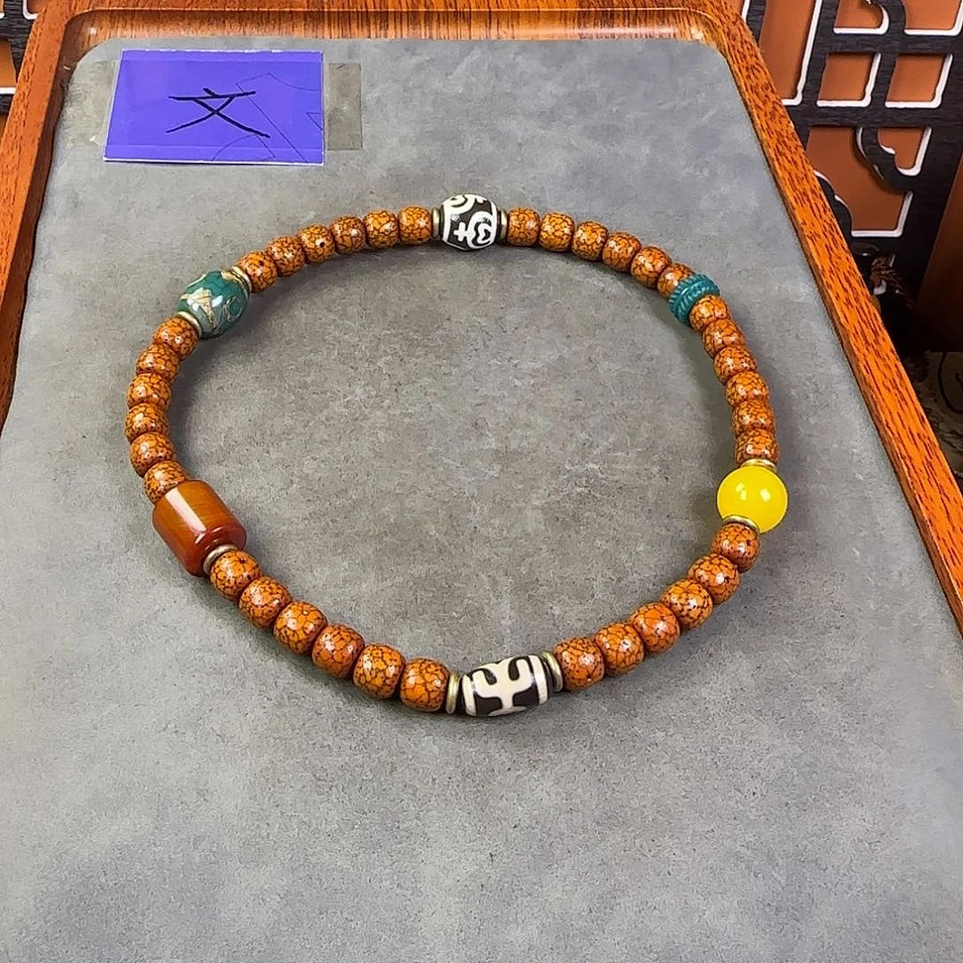 星月菩提吊坠手持