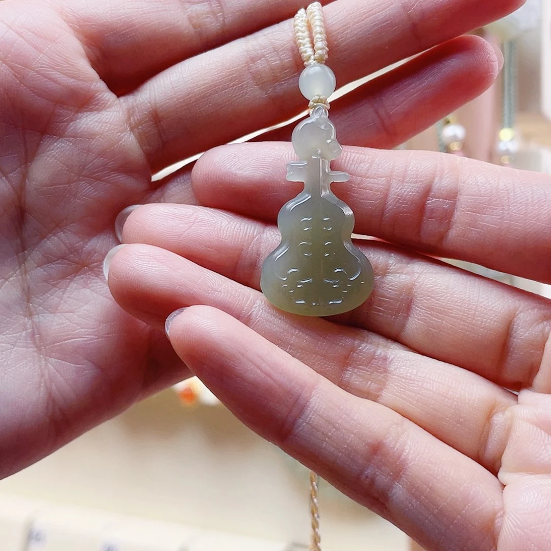 和田玉未镶嵌吊坠(赠链)