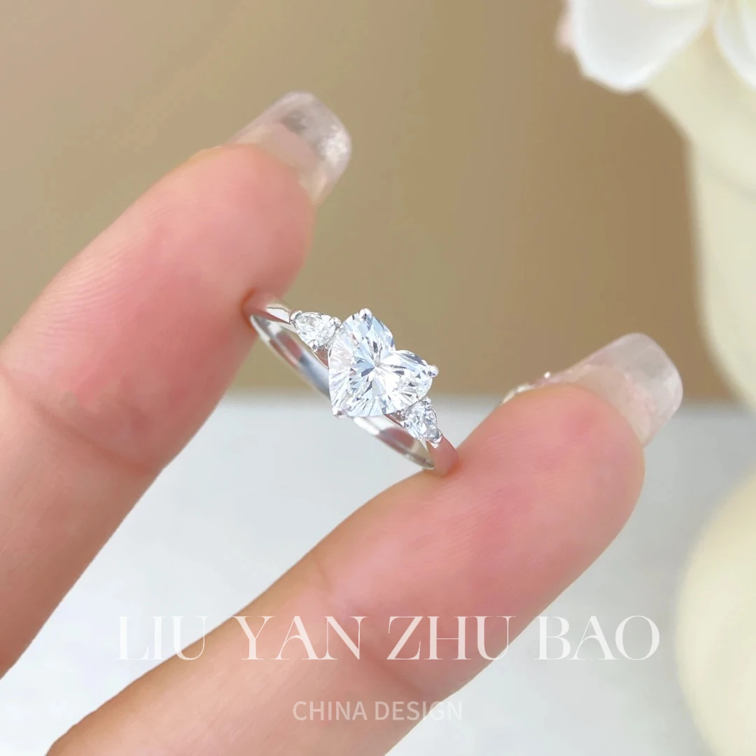 【合成/培育】【合成/培育】【主石1ct】【副石30分】爱心独钻戒指