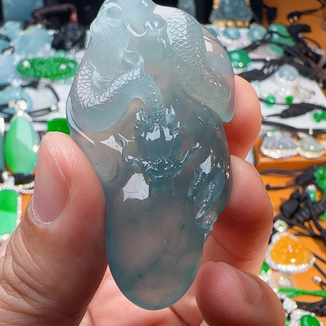 翡翠未镶嵌颈饰冰蓝随形龙牌