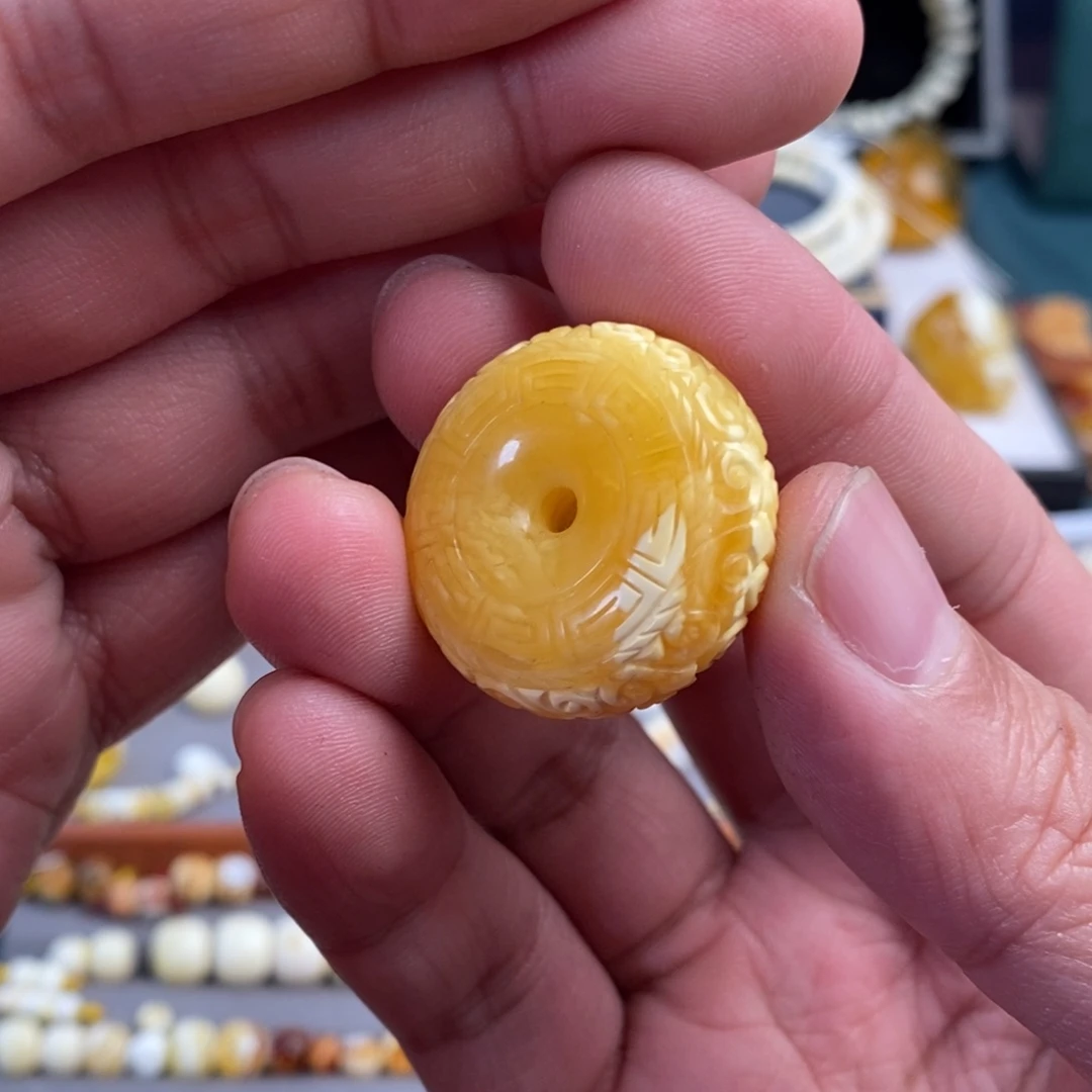 琥珀未镶嵌裸石回纹扣