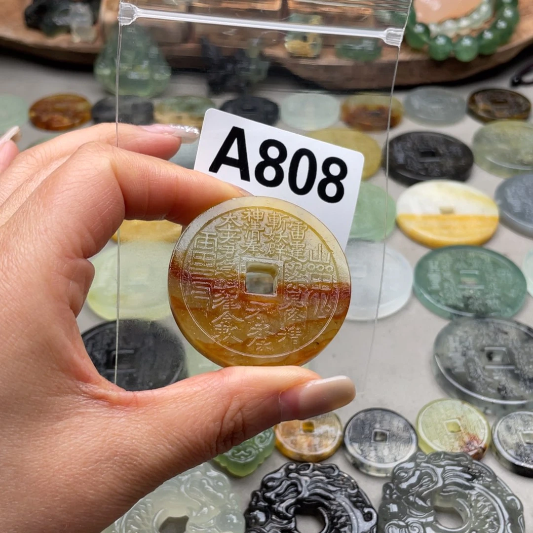 蛇纹石玉未镶嵌颈饰鲸****米