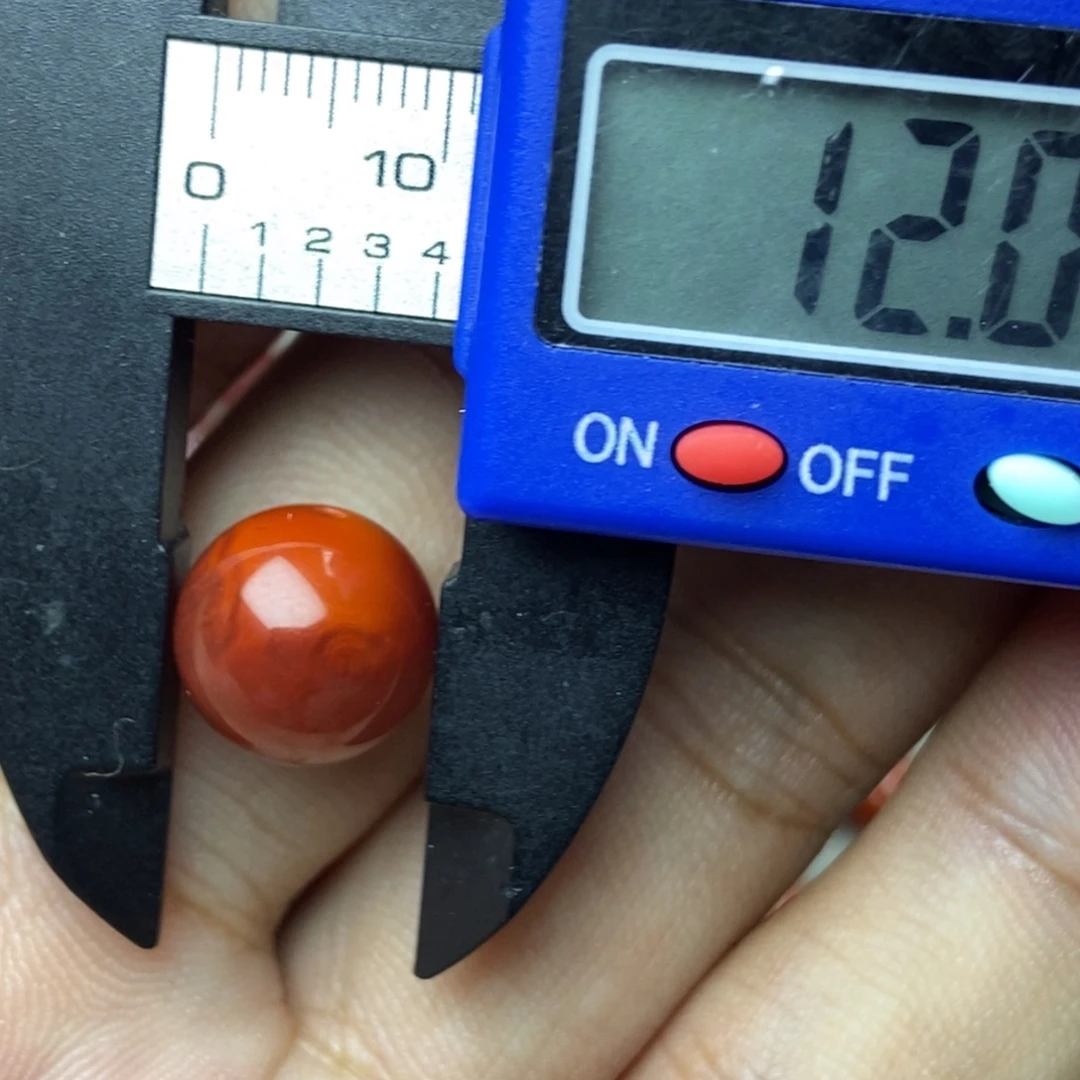 南红玛瑙未镶嵌配饰有瑕疵