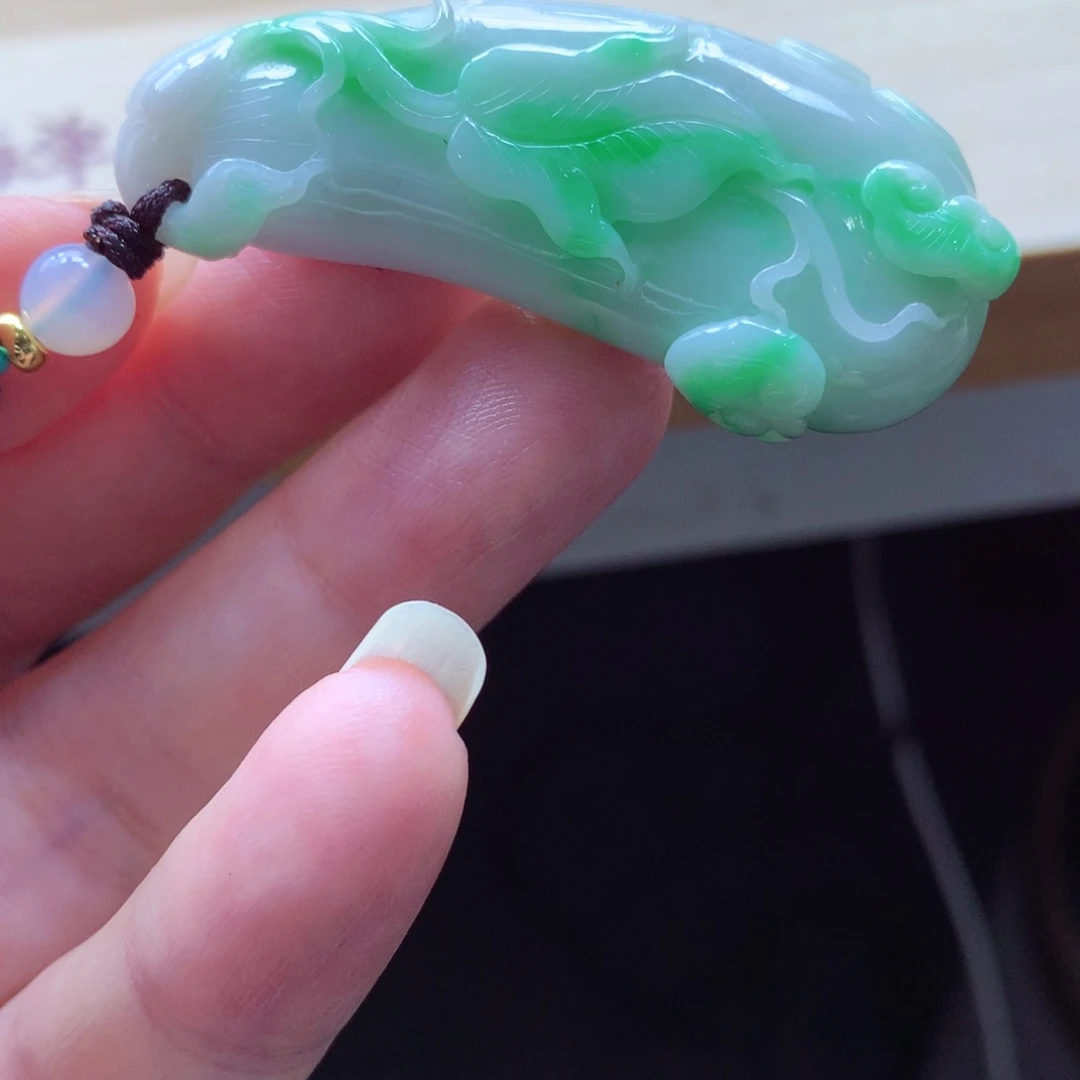 翡翠颈饰未镶嵌吊坠