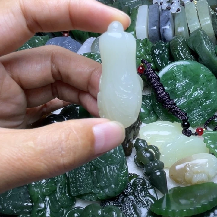 和田玉未镶嵌颈饰