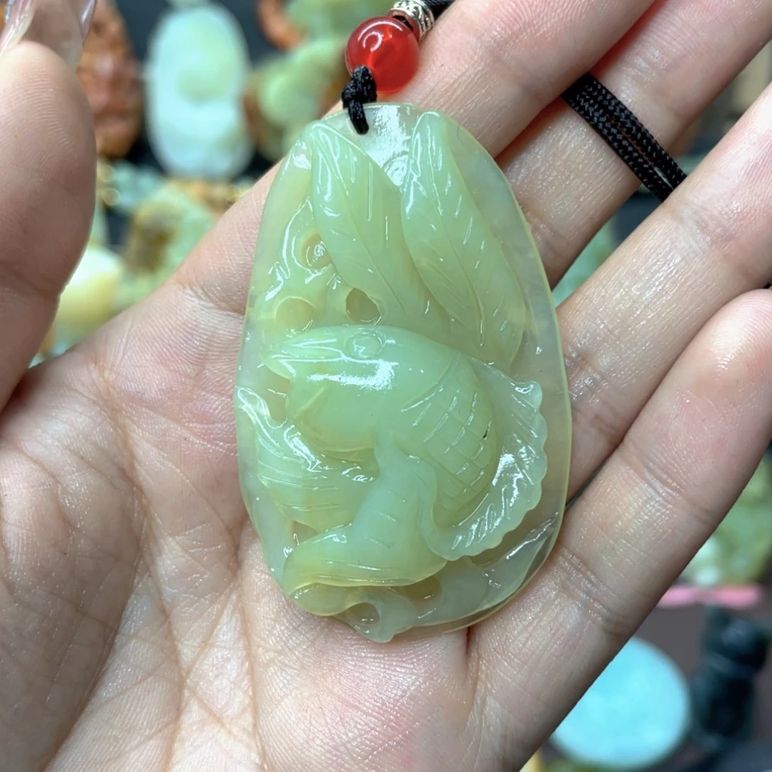 蛇纹石玉颈饰未镶嵌
