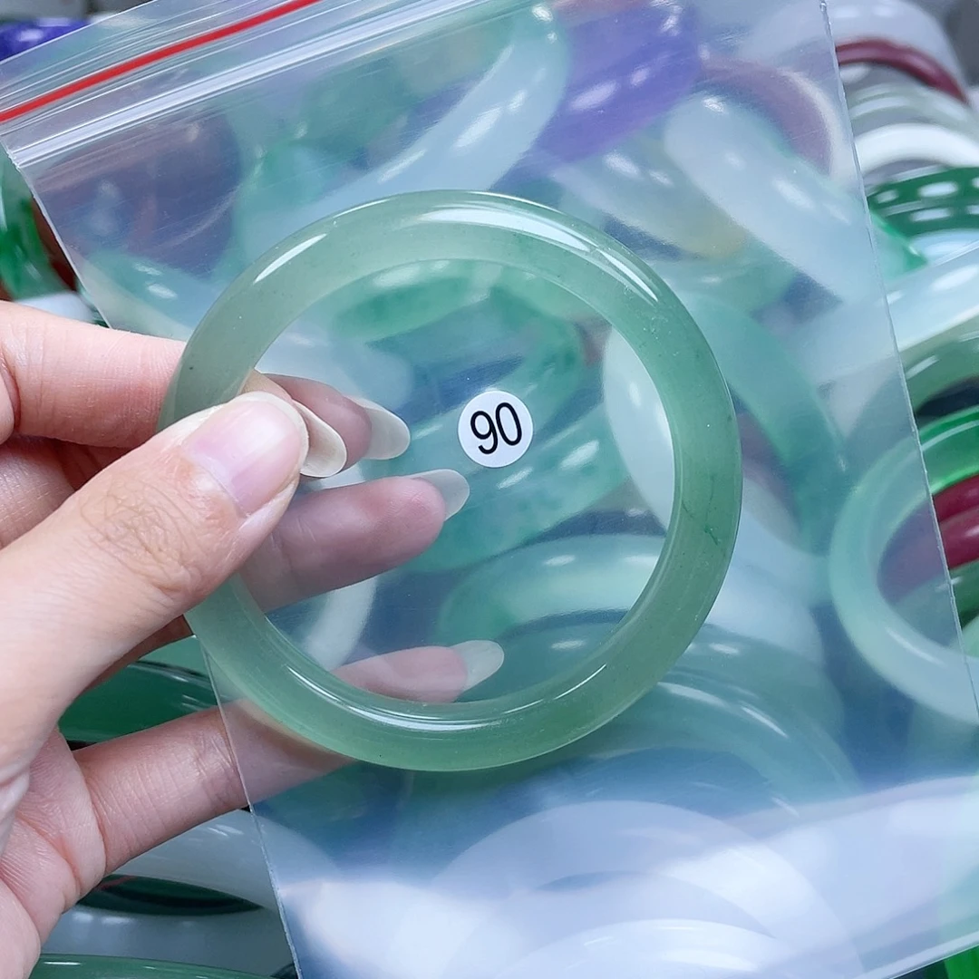 【闪购商品】石英质玉手镯未镶嵌61