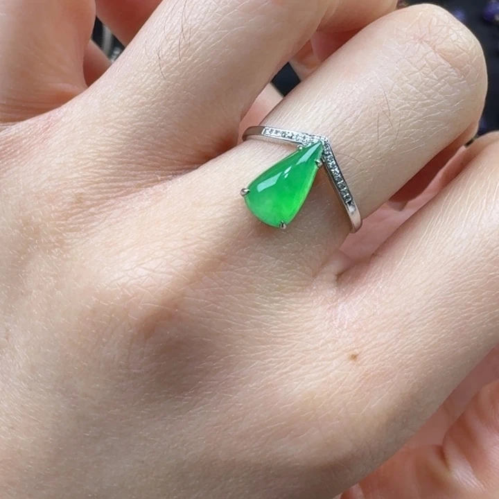 翡翠18K金镶嵌戒指