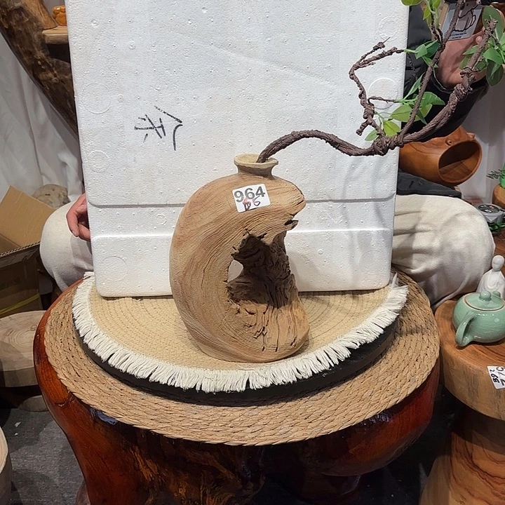 香樟木香樟木根雕凳子一物一拍编号964高27