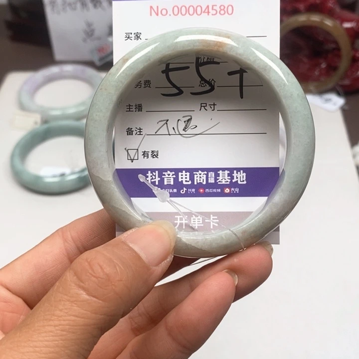 翡翠手镯未镶嵌翡翠