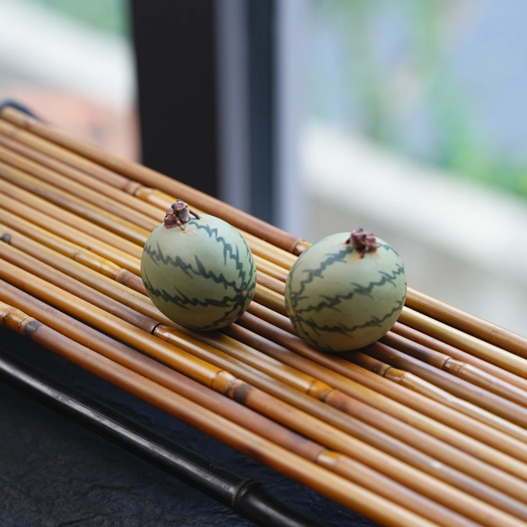宜兴创意西瓜青蛙宠茶摆件紫砂精品可养喷水青蛙