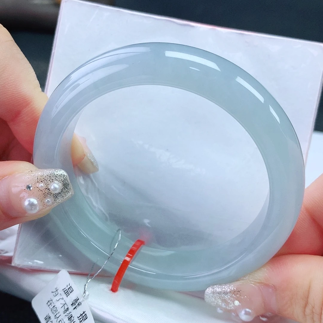 翡翠手镯未镶嵌55圈