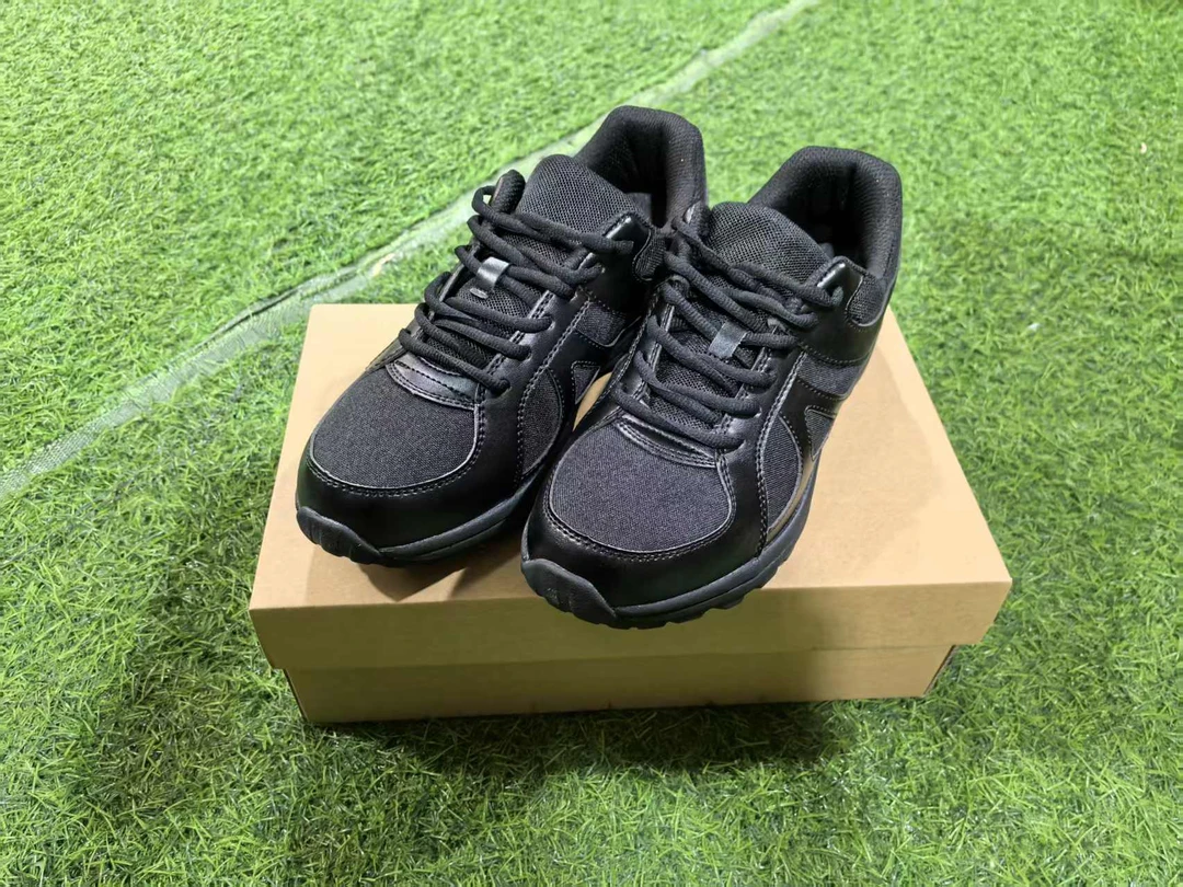 黑色低帮体能鞋耐磨透气