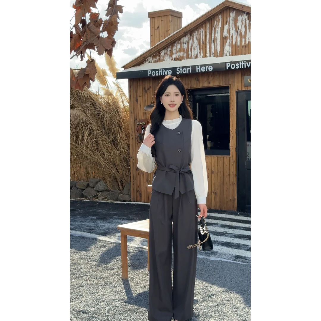 《都市丽人》气质高级感木耳边气质打底+圆领马甲+窄版阔腿裤套装