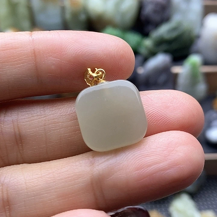 颈饰未镶嵌和田玉（糖玉）