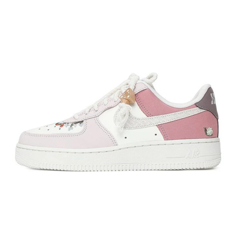 NIKE耐克女鞋空军一号WMNS AIR FORCE 1 '07 LX休闲鞋IB8874-111