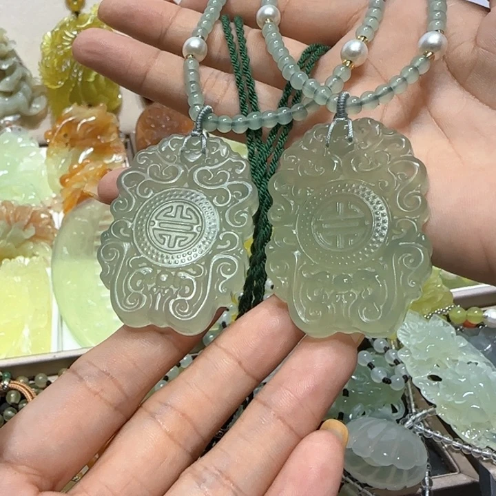 未镶嵌蛇纹石玉吊坠