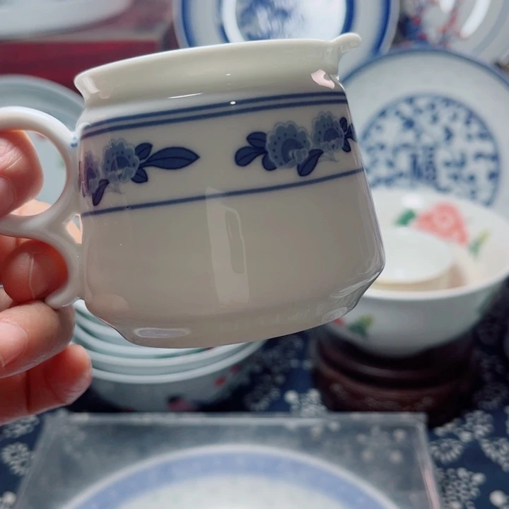 青花玲珑双梨花公道杯