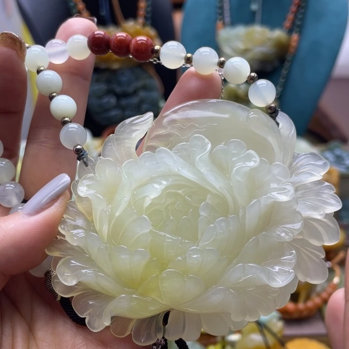 蛇纹石玉未镶嵌颈饰