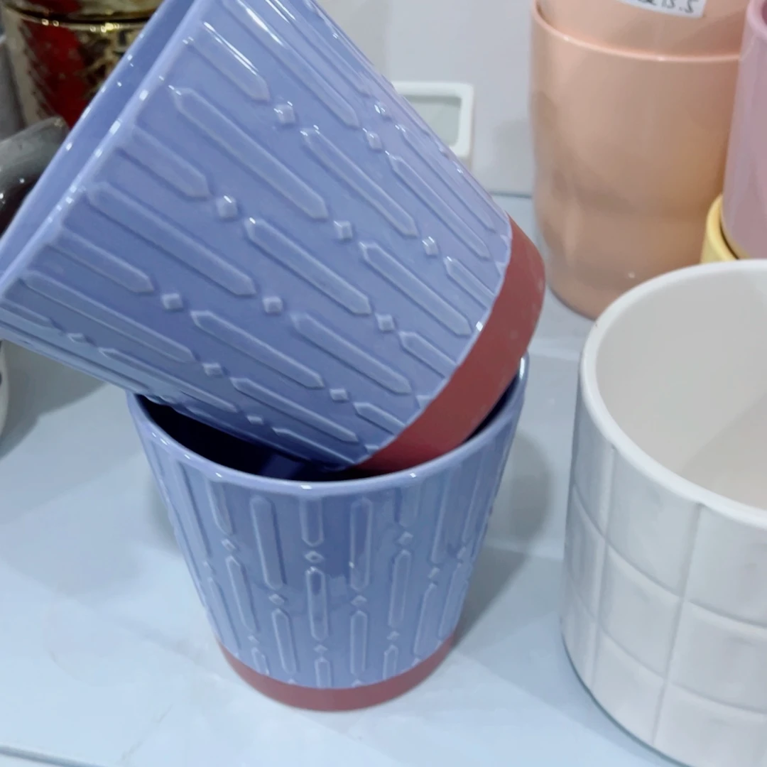 有孔，陶瓷花盆满10米包邮发货。