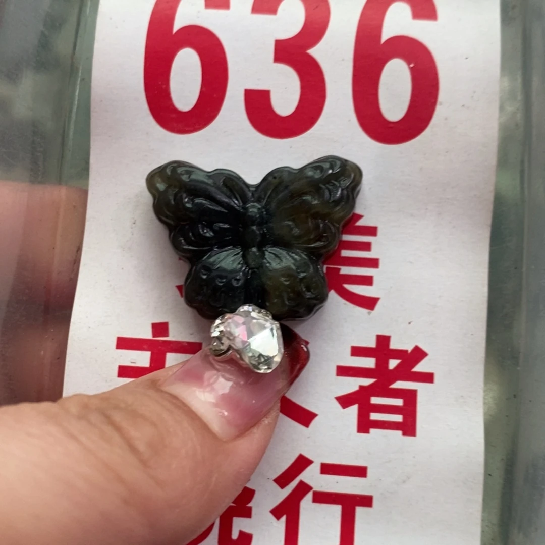 蛇纹石玉挂坠未镶嵌