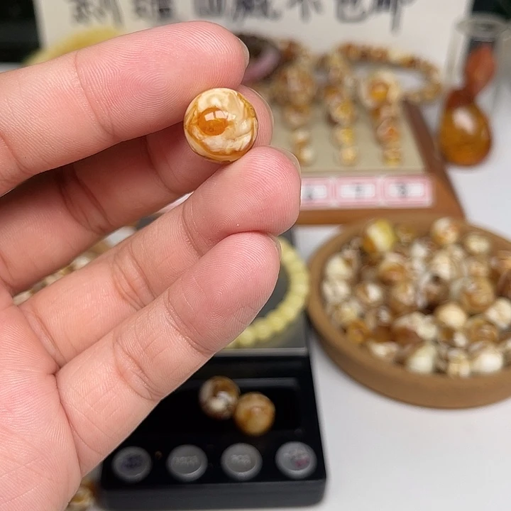 心***山未镶嵌琥珀裸石56号