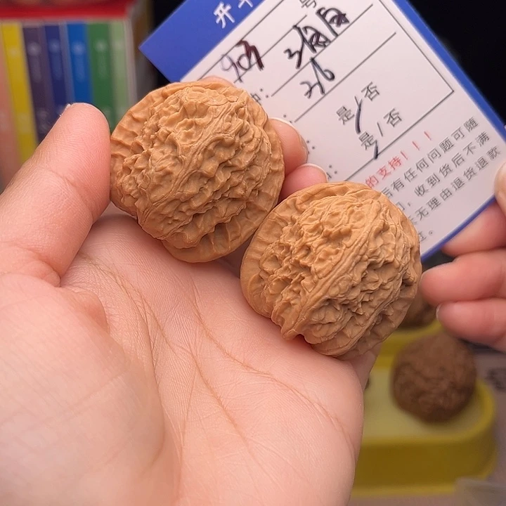 文玩核桃手捻核桃