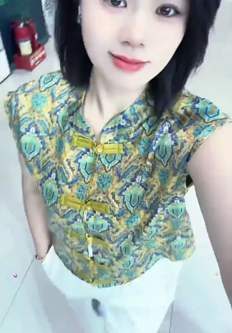 2025夏季新款时尚新中式复古文印无袖盘扣打底衫女