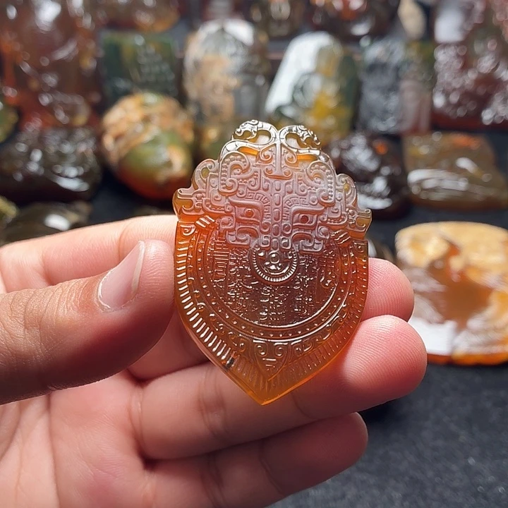 琥珀未镶嵌颈饰83