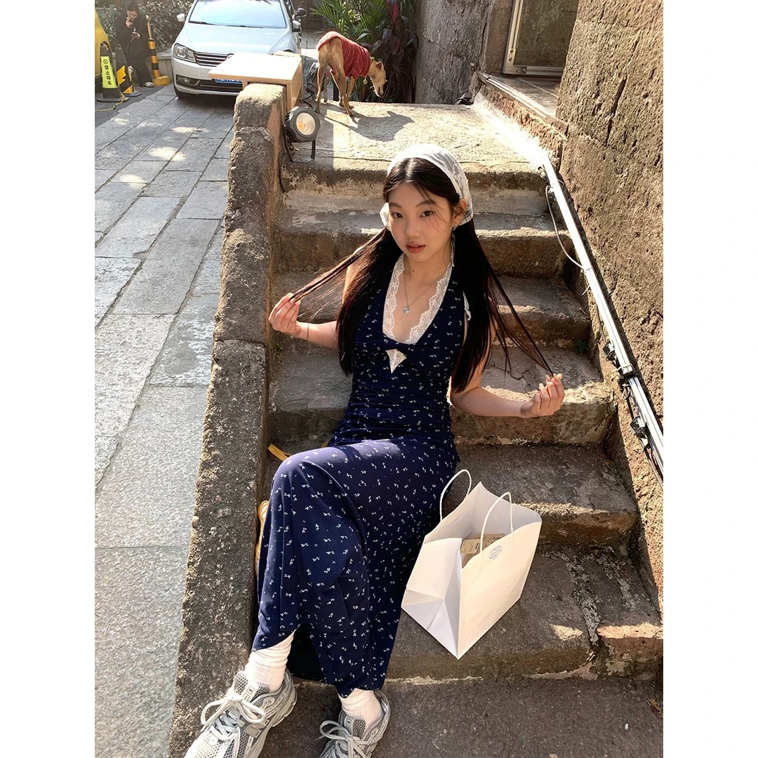 繁花夏季法式碎花收腰长裙拼接蕾丝V领设计感连衣裙气质显瘦修身