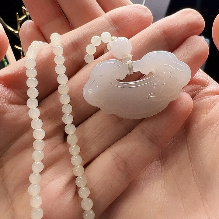 和田玉未镶嵌吊坠(赠链)春****?