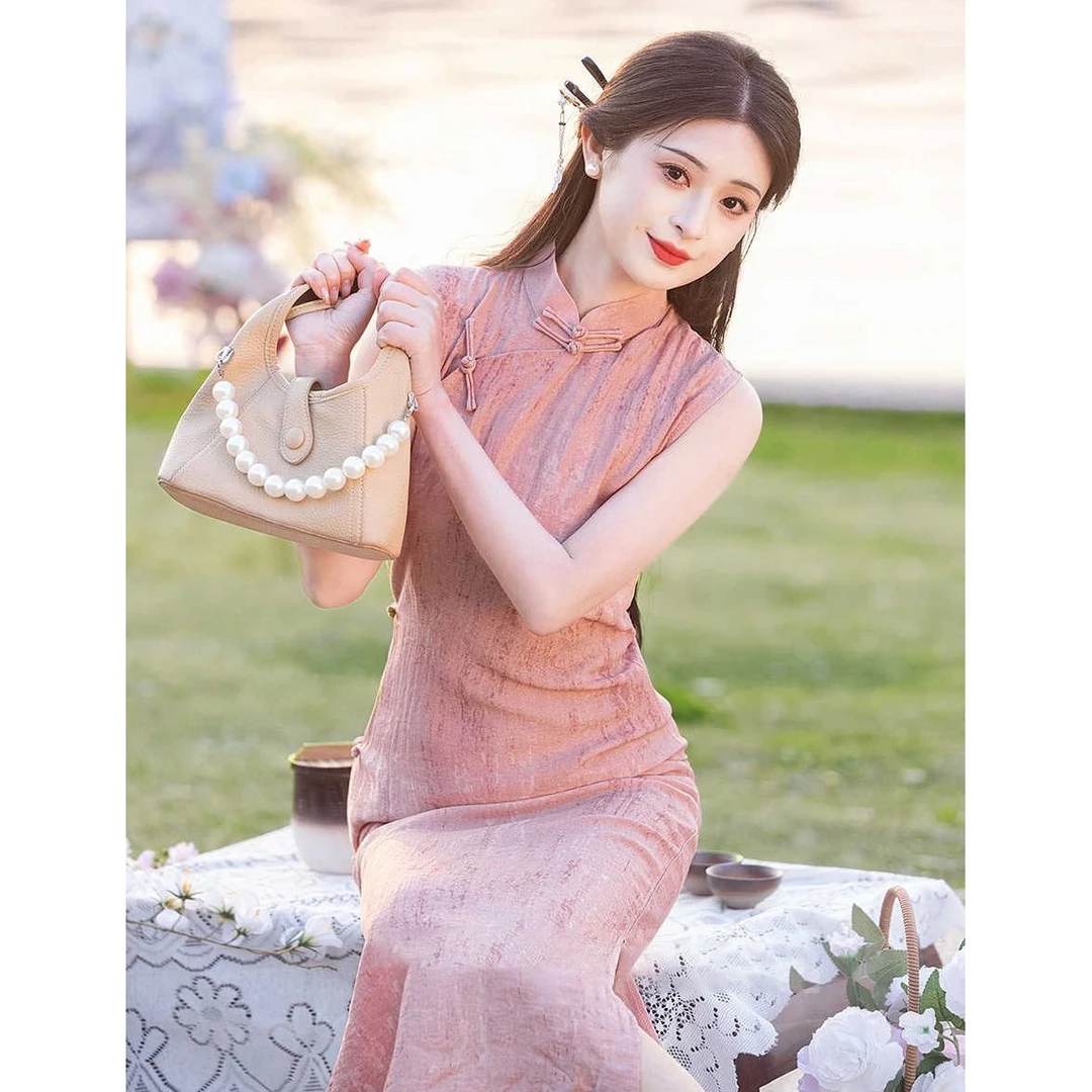 粉色旗袍2025新款夏季无袖改良改良年轻款女新中式日常国风连衣裙