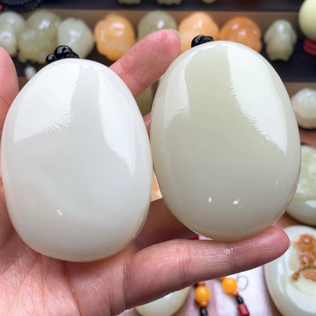 懋***错石材天然古青石手把件