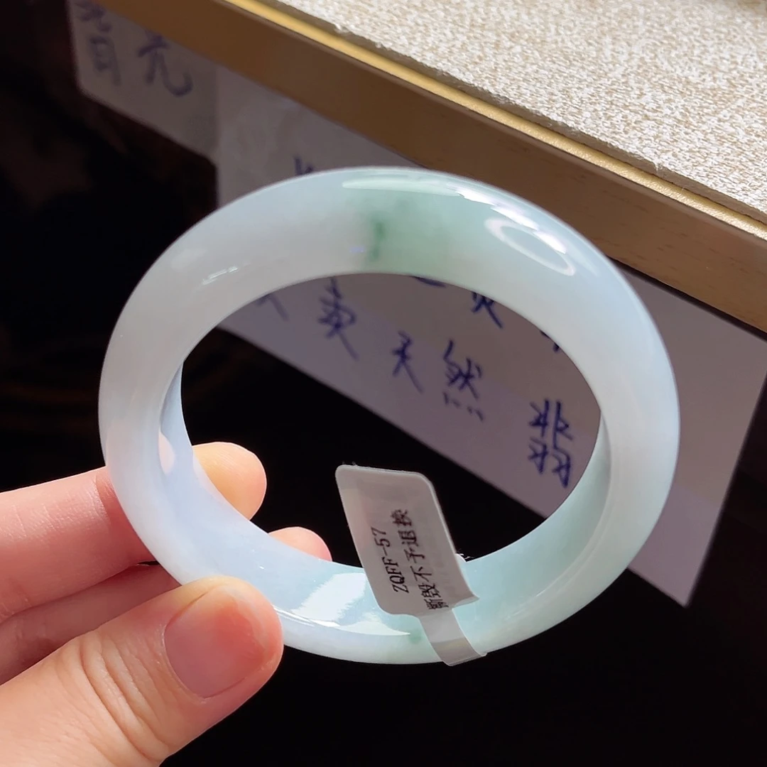翡翠手镯未镶嵌手镯