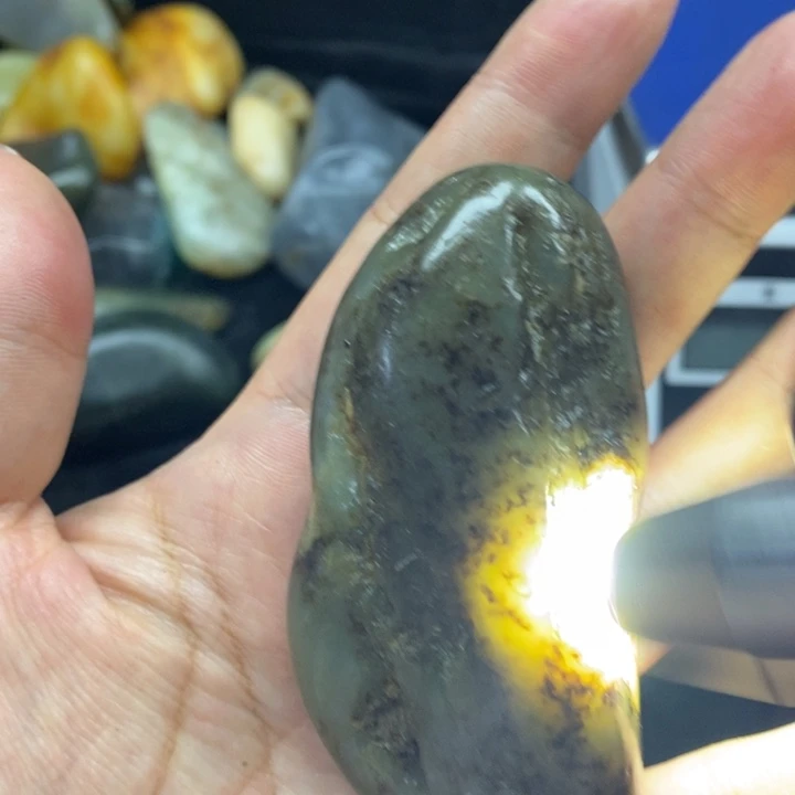 未镶嵌和田玉（糖玉）挂件