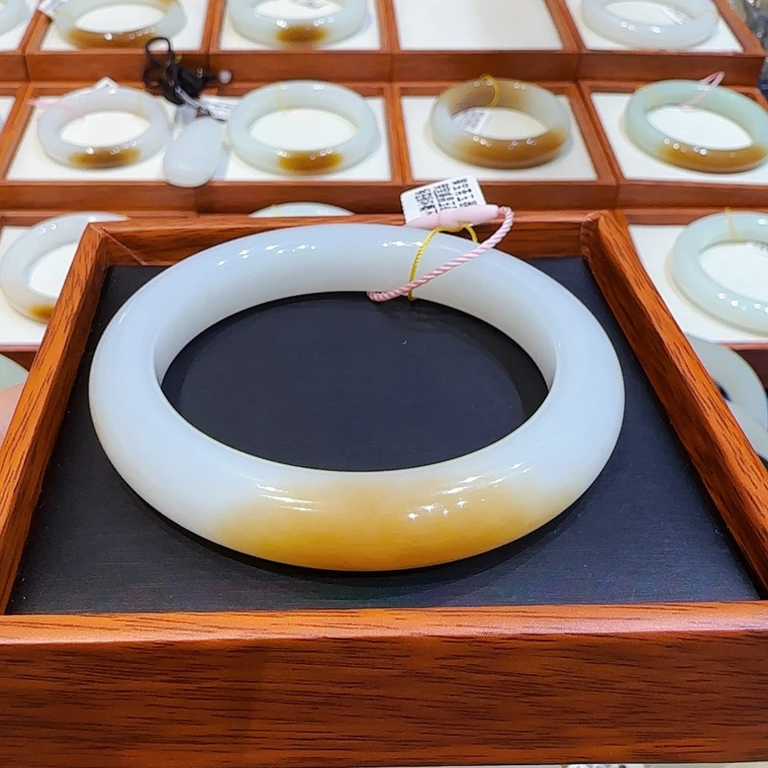 和田玉手镯未镶嵌糖白57