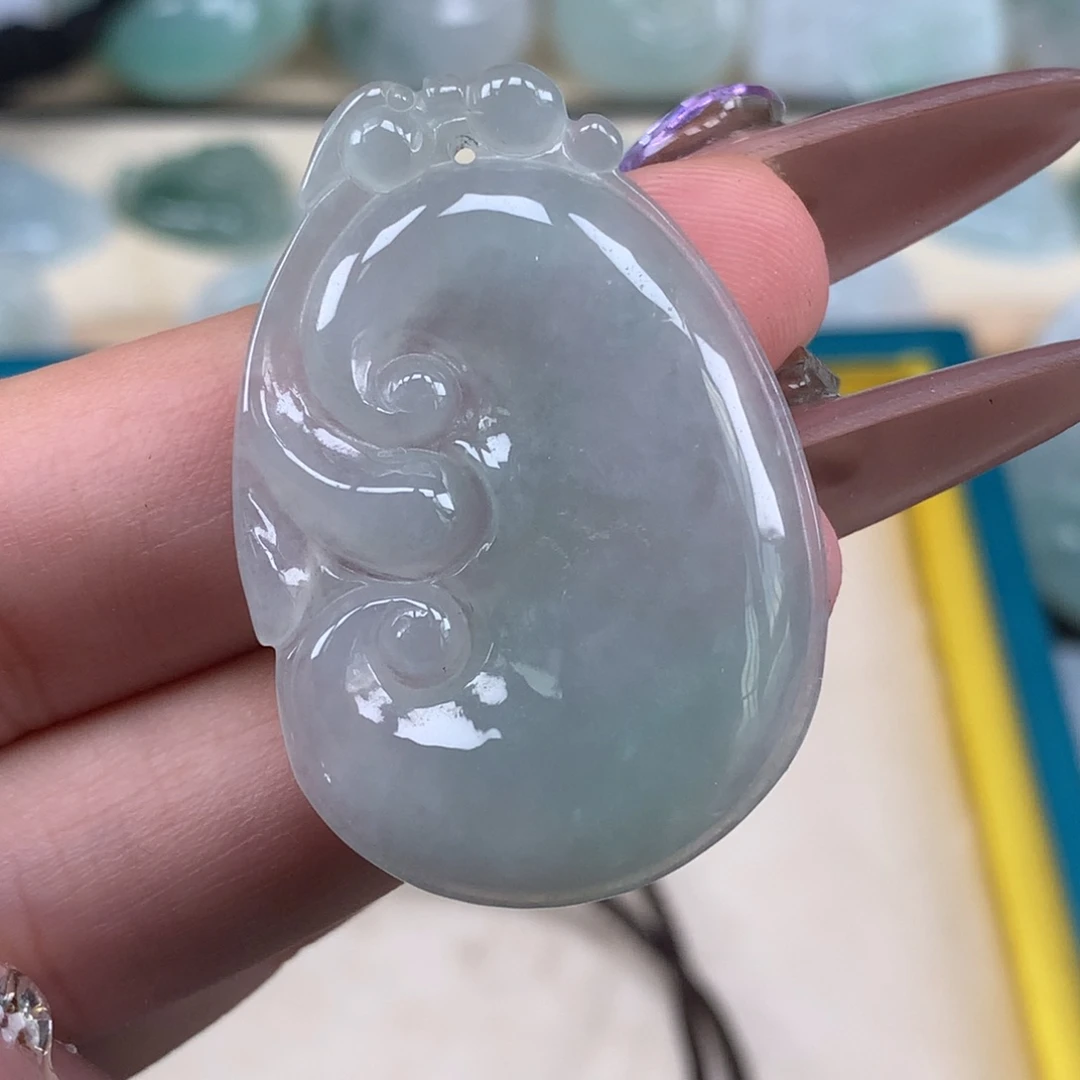 翡翠未镶嵌颈饰如意