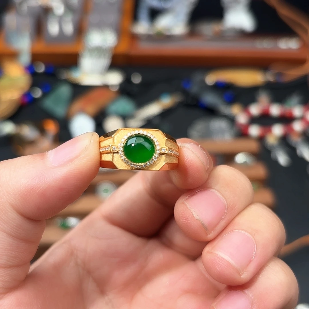 ****.翡翠18K金镶嵌戒指