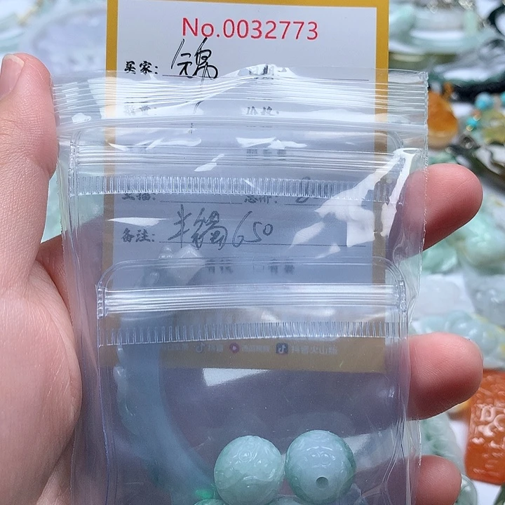 锦****翡翠未镶嵌颈饰111