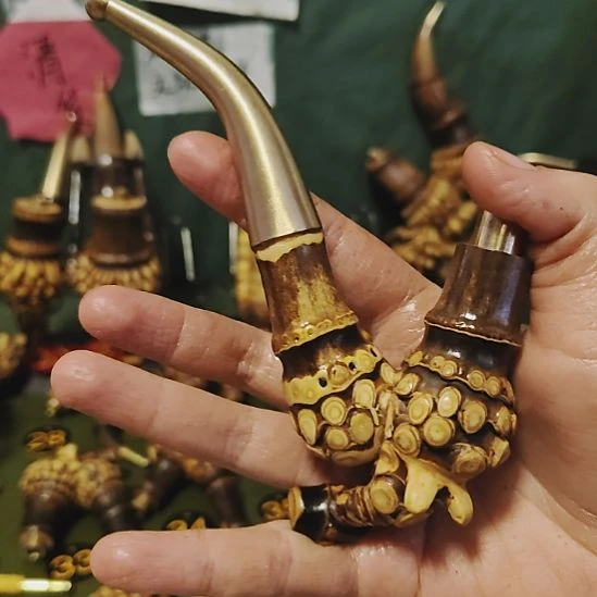 牛***岁贵州特色竹根烟斗工艺品手把件