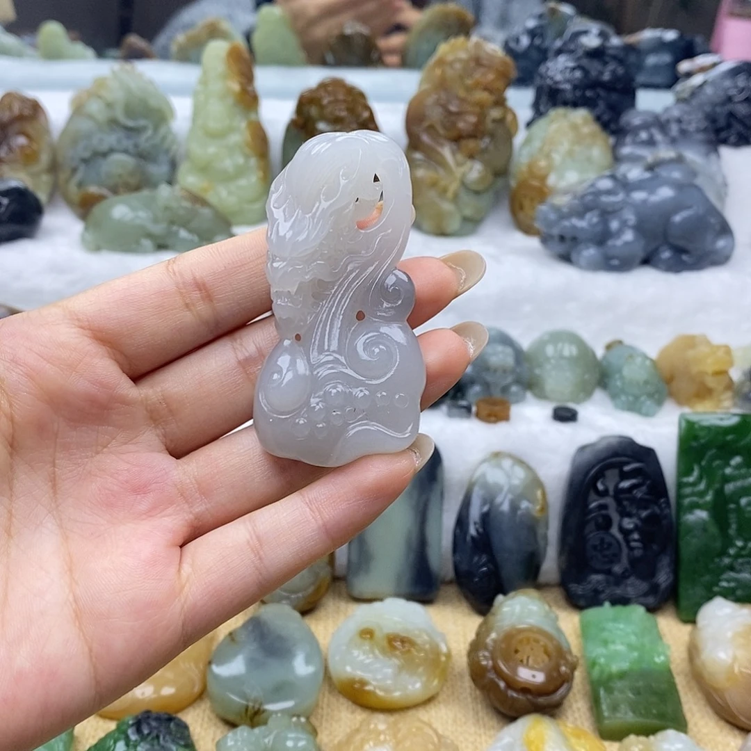 和田玉未镶嵌颈饰