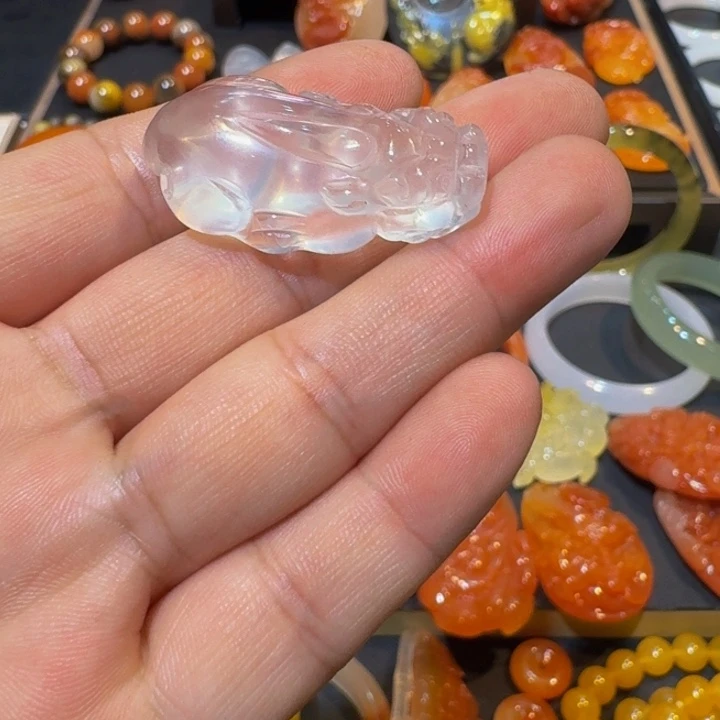 石英质玉（金丝玉）合金颈饰白宝貔貅吊坠