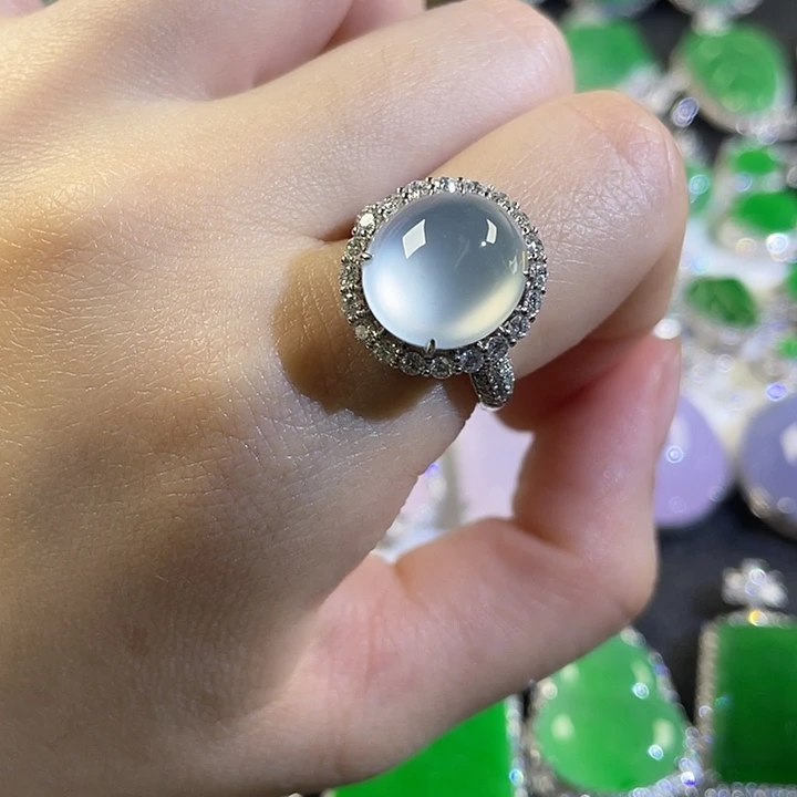 鲁***鲁翡翠18K金镶嵌戒指26888