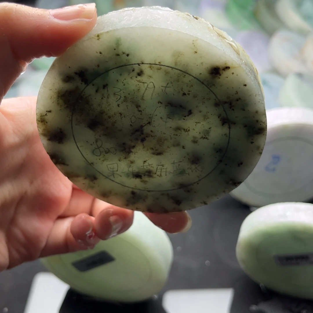 定制翡翠未镶嵌翡翠手镯