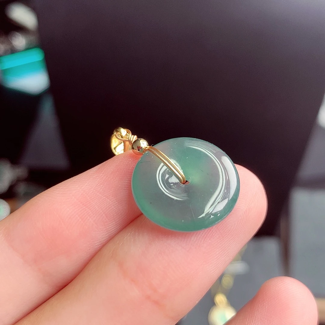 翡翠未镶嵌颈饰挂件