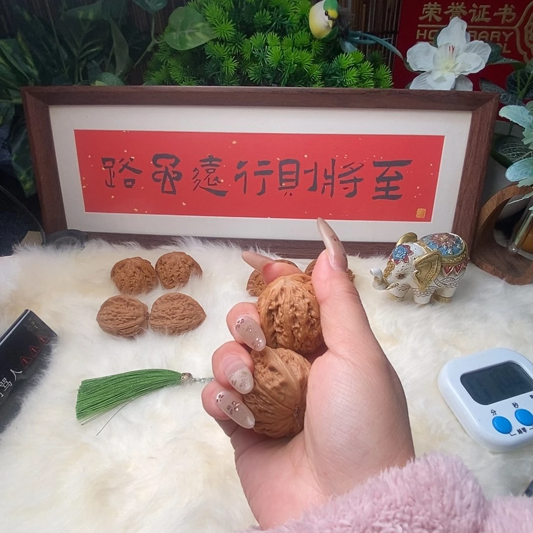 小***豹文玩核桃把件870核桃……