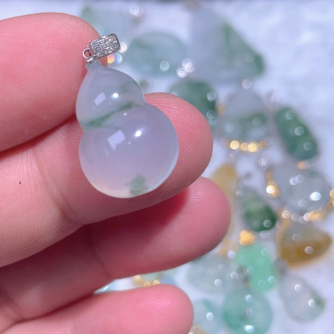 颈饰18K金镶嵌翡翠